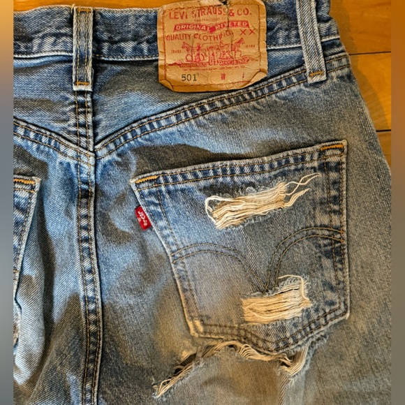 Levi’s 501 hand distressed jeans denim straight leg women’s ripped 27 26 small - Picture 6 of 10